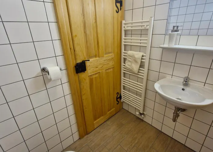 Grafonzeva Domacija * Zgornja Scavnica